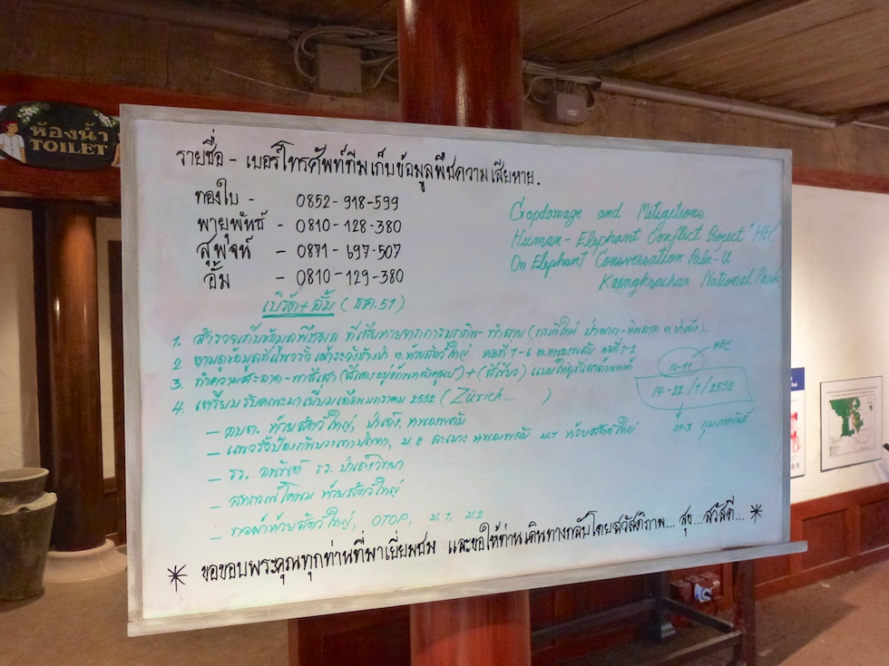 Thai müsste man können: Infotafel in der Elefantenanlage