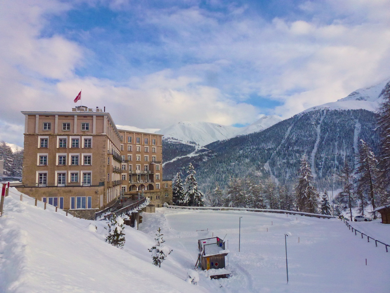 Das Hotel Castell in Zuoz: Mächtig und doch liebevoll eingebettet in die Natur.