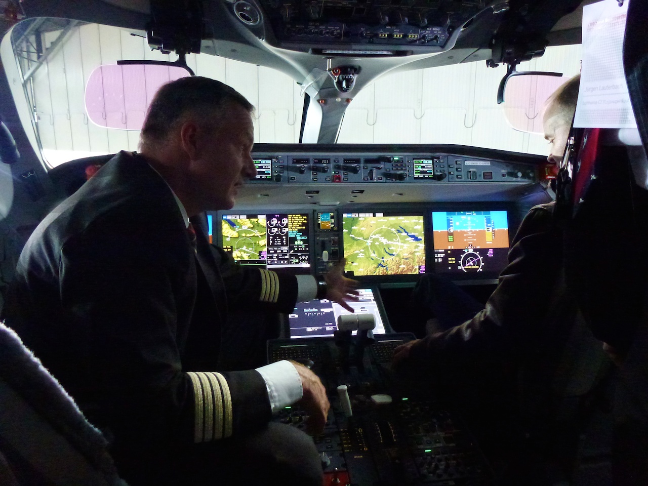 Der Blick ins Cockpit der Bombardier CS 100