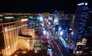 Blick vom Eiffelturm auf den Las Vegas Strip
